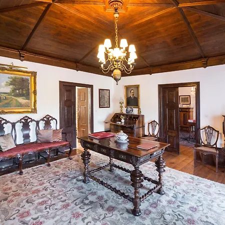 לינה וארוחת בוקר Casa Paredes פאפה