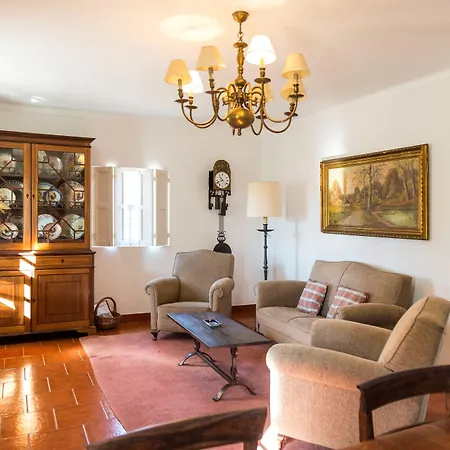 לינה וארוחת בוקר Casa Paredes