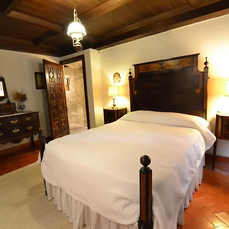 לינה וארוחת בוקר Casa Paredes 3*