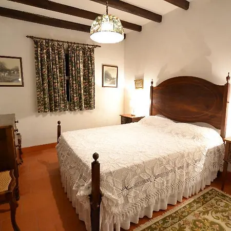 לינה וארוחת בוקר Casa Paredes 3*